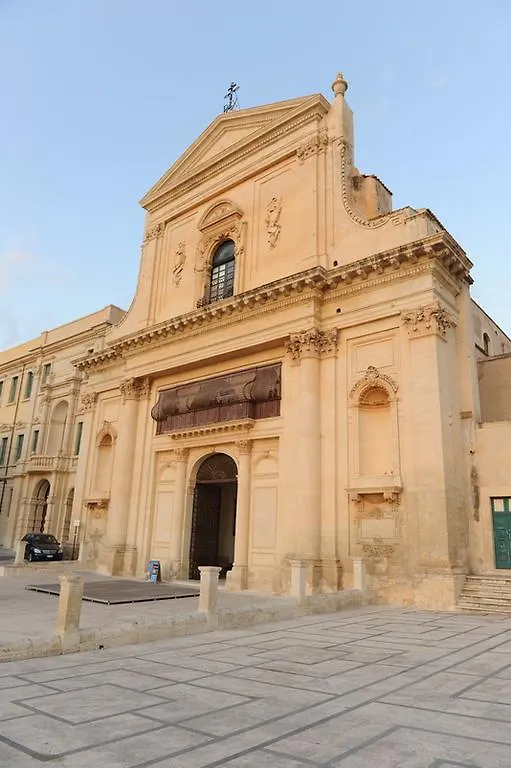 Casa Sigmondo Noto 0*,